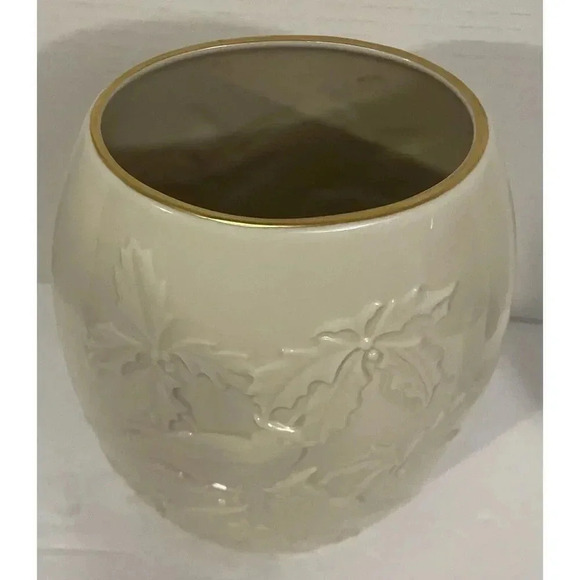Lenox Porcelain Four Seasons Vase Collection Winter The Cardinal Holly 10 Inch - Picture 5 of 6